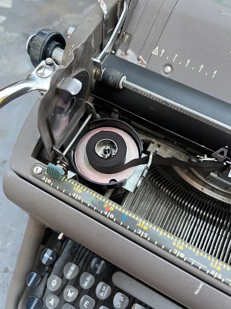 Antique UNDERWOOD SX Model TYPEWRITER Gray work