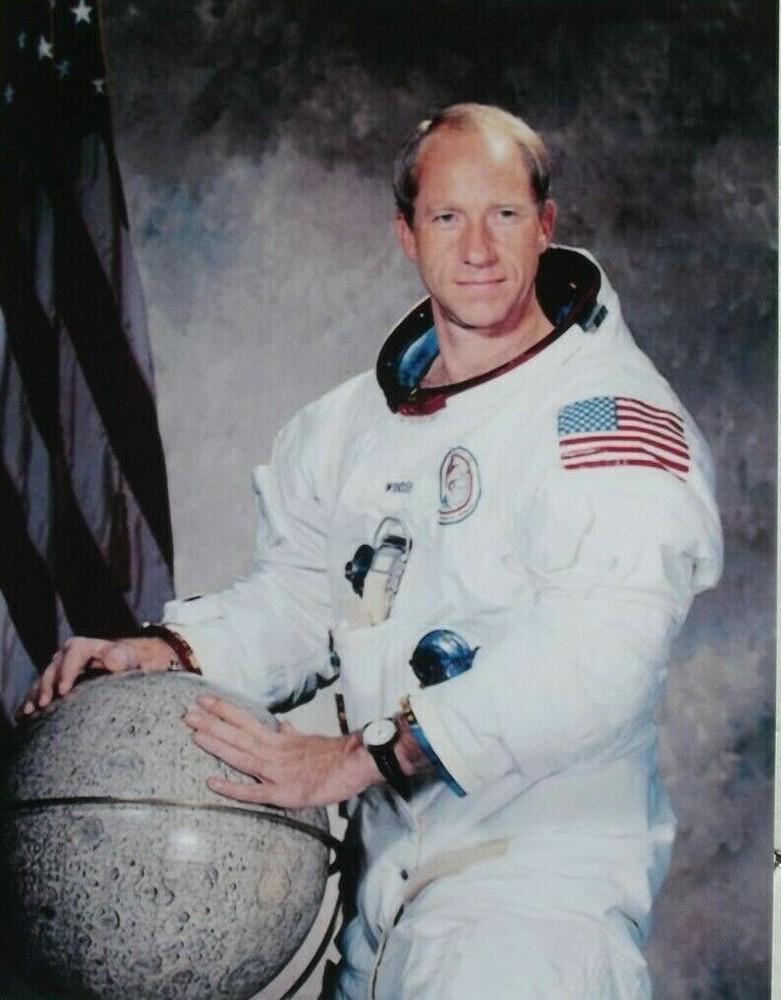 Apollo 15 Alfred ''AL'' Worden Command Module Pilot Autograph Signed Card