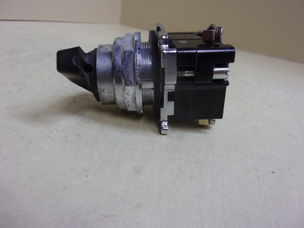 Cutler Hammer Black Knob 2-Position Maintained Selector Switch