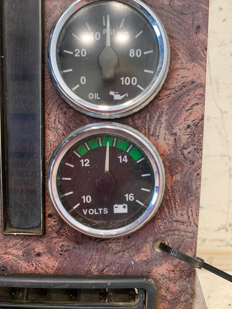 2000 International 9200 Gauge Panel (716-10203)