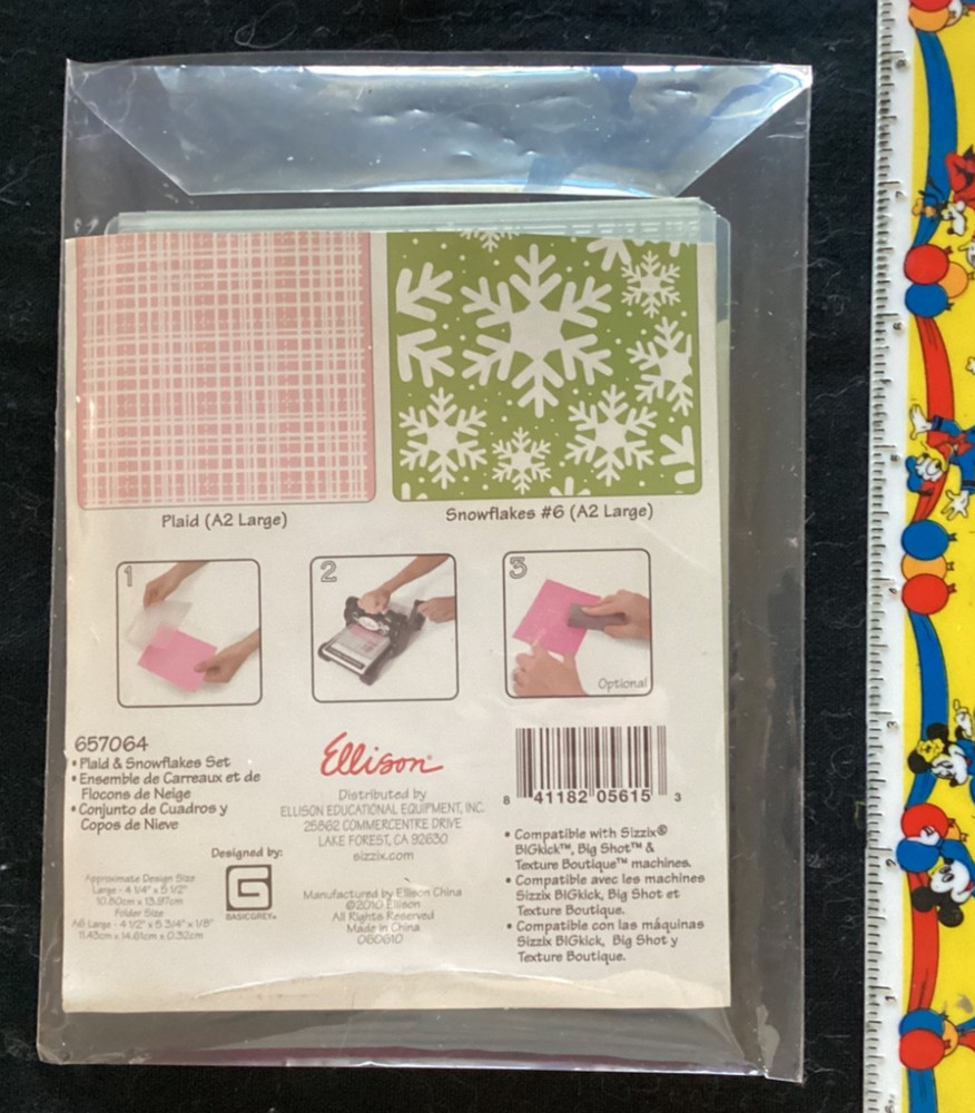 Sizzix 657064 plaid & snowflakes set 2 embossing folders NEW