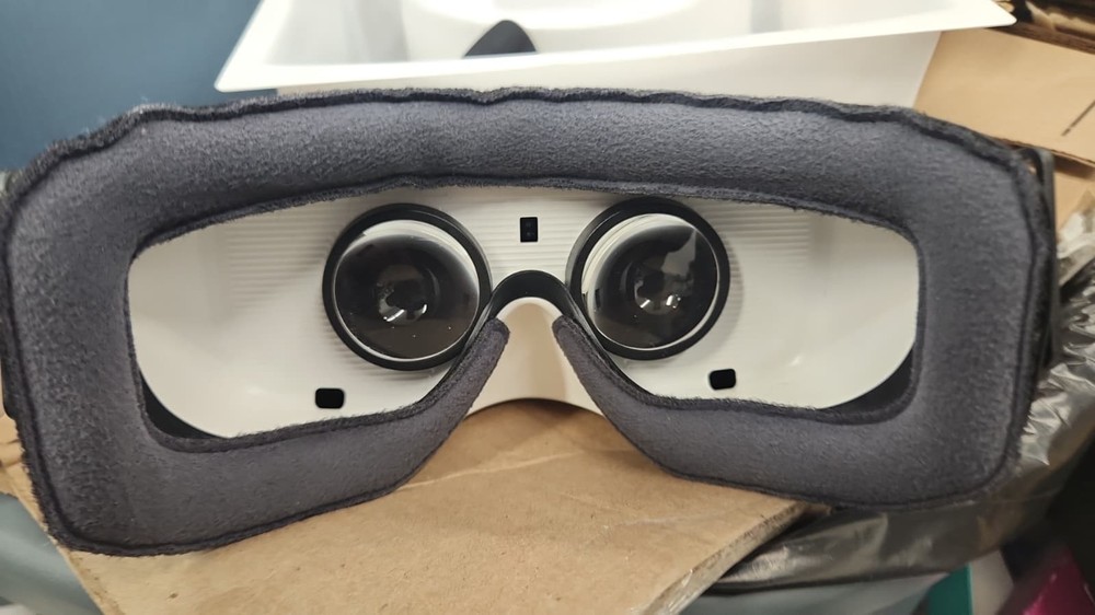 Samsung Gear VR Headset Powered by Oculus Open box
