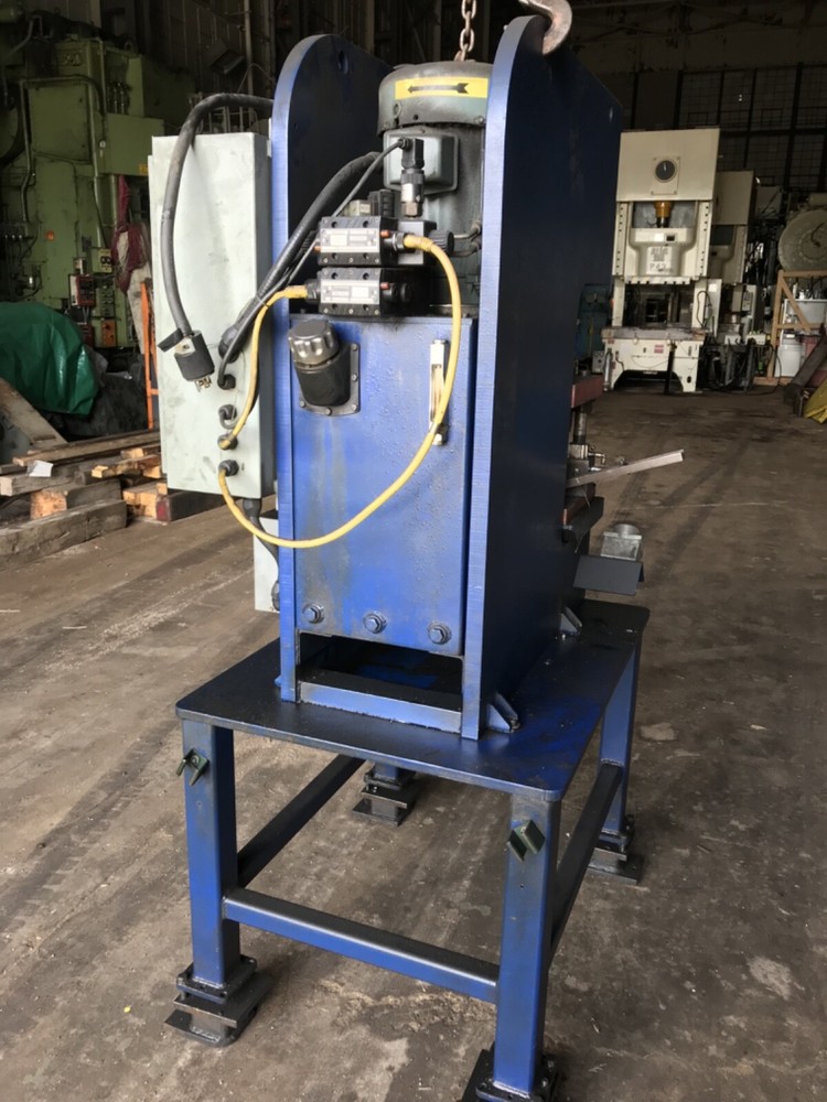 17.6 Ton Magnum C-Frame Hydraulic Press
