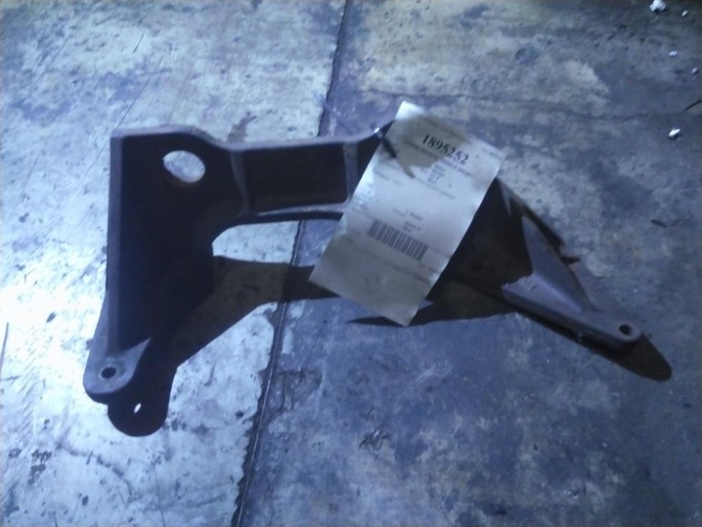 Replaces 3882820R FRONT ENGINE MOUNT ,  OR
