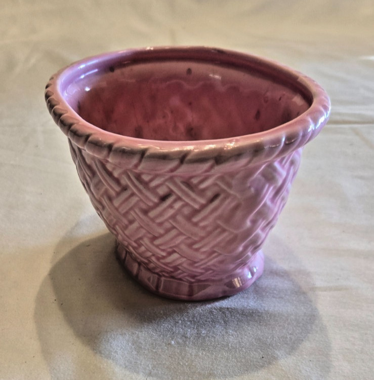 Basketweave Pattern Planter/Vase Pink
