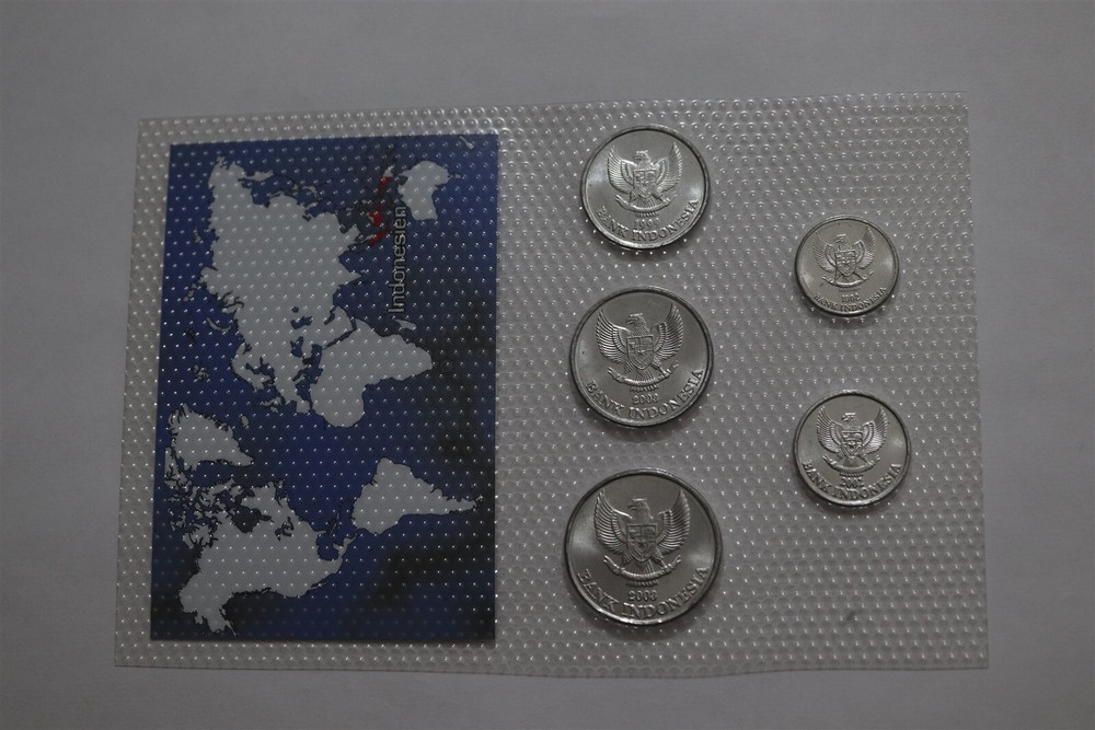 🧭 🇮🇩 INDOENSIA MINT SET WITH COA B71 #285