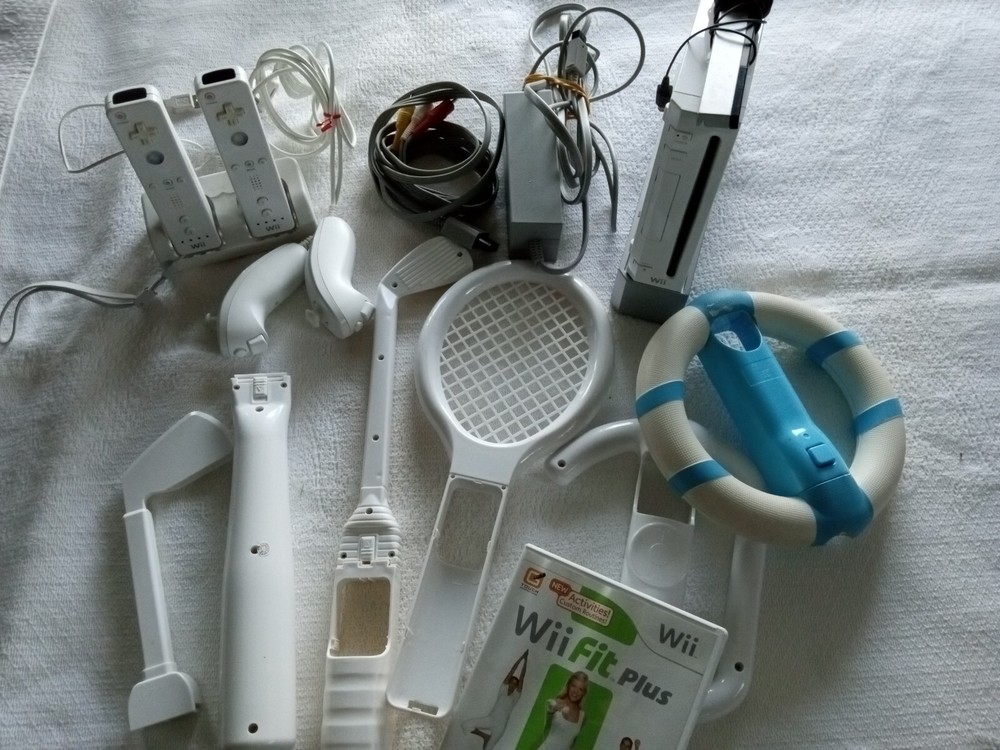 Wii Accessories Bundle Console Controllers Nun-Chucks, Base,WORKS! FREE SHIP!