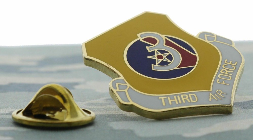 Air Force 3RD Third 3AF 1 inch Shield hat lapel pin H15951 FD14X