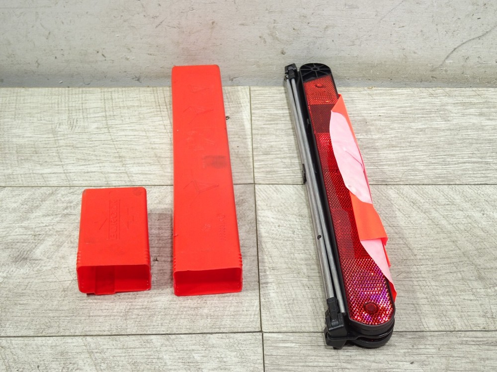 MERCEDES BENZ W211 E CLASS WARNING / HAZARD TRIANGLE E1 27R03899