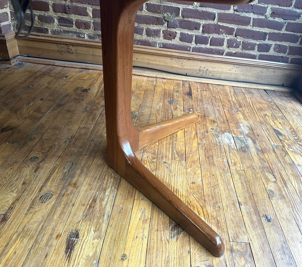 Danish Mid Century Modern Model 462 Teak Extension Dining Table w/ Two Leafs