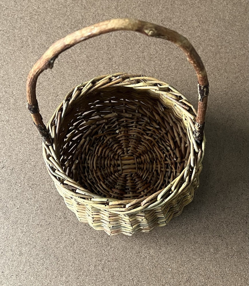 Hand-Woven Grapevine Twig Basket 7.5IN Diameter