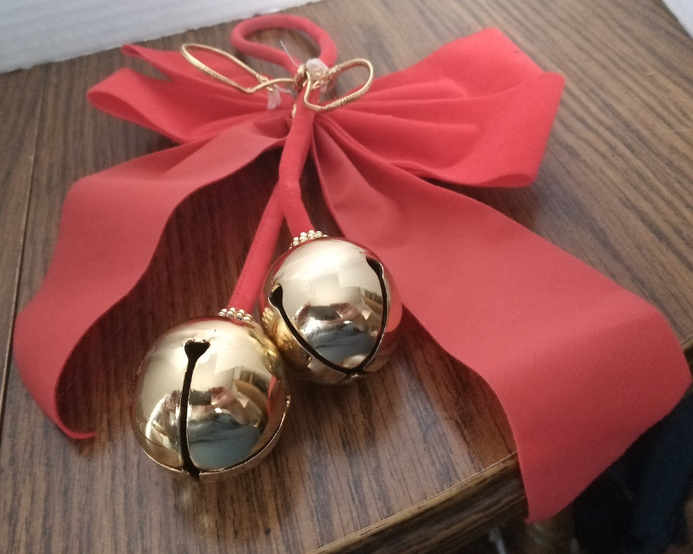 Red Christmas Bow With Bells Wall Hanging