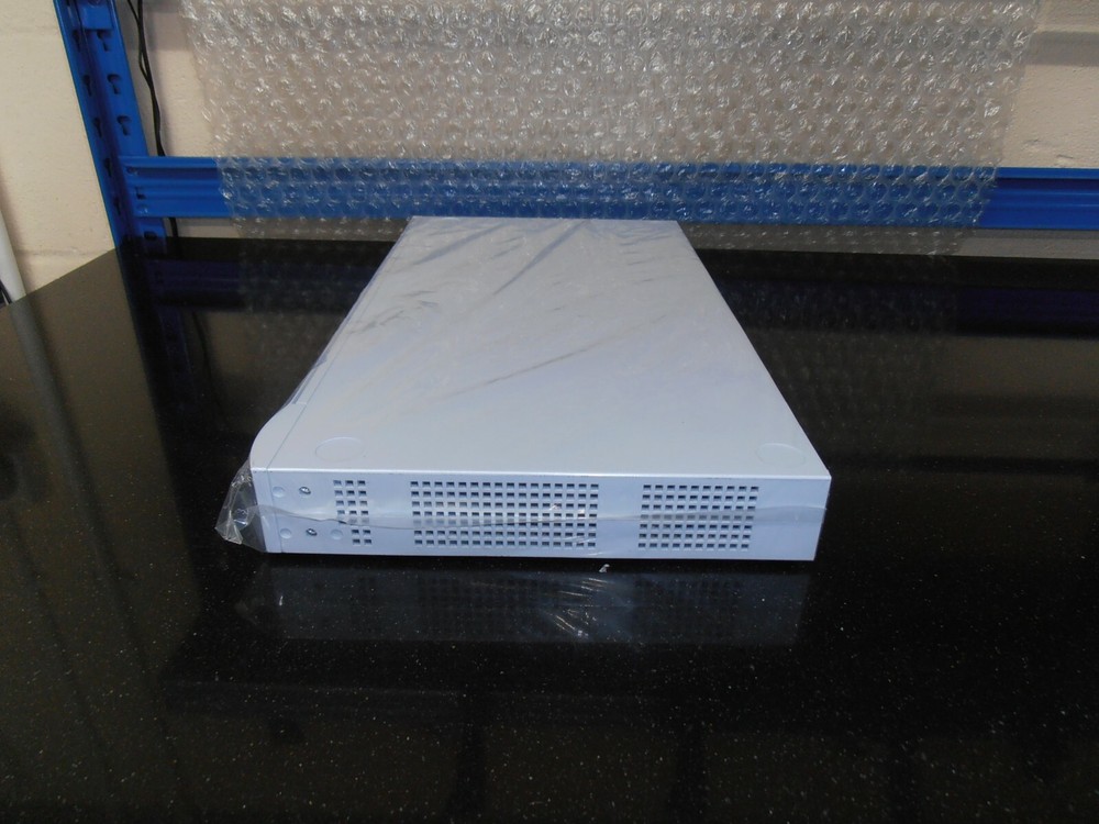 3COM 3300XM Super Stack 3, 24 Port Switch 3C16985B.