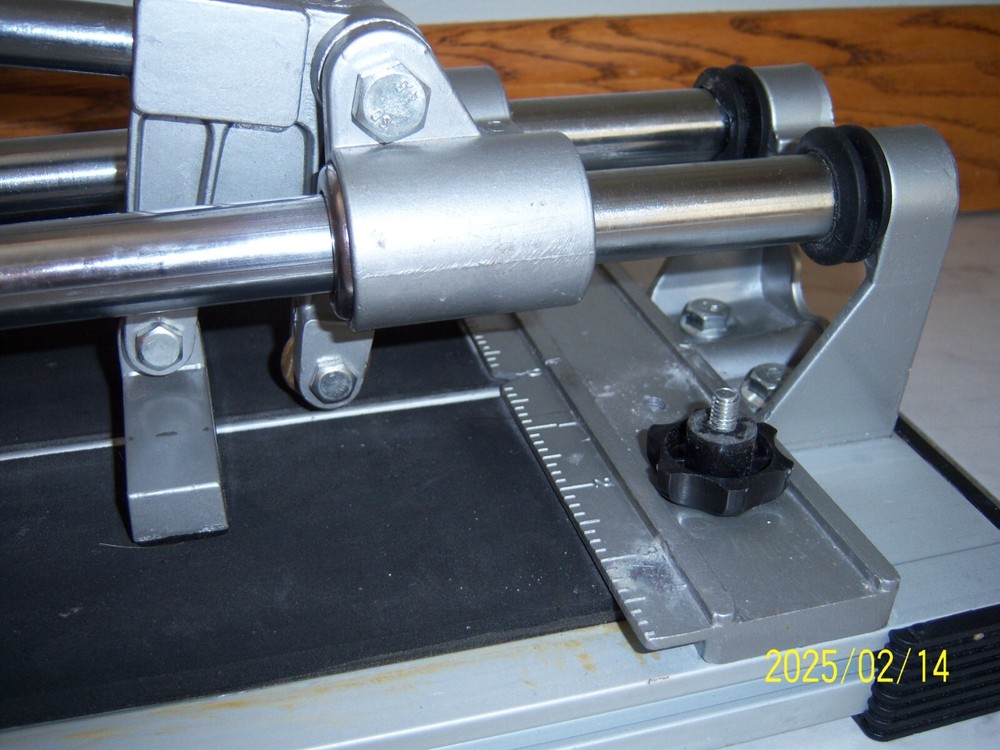 Pre-owned M-D Aluminum Floor & Wall Tile Cutter