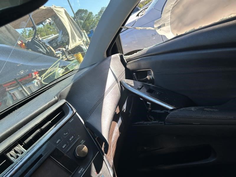 AVALON 2013 High Mounted Stop Light 104567048