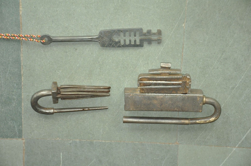 Vintage Unique Shape Iron Handcrafted Solid Heavy Strip System Padlock