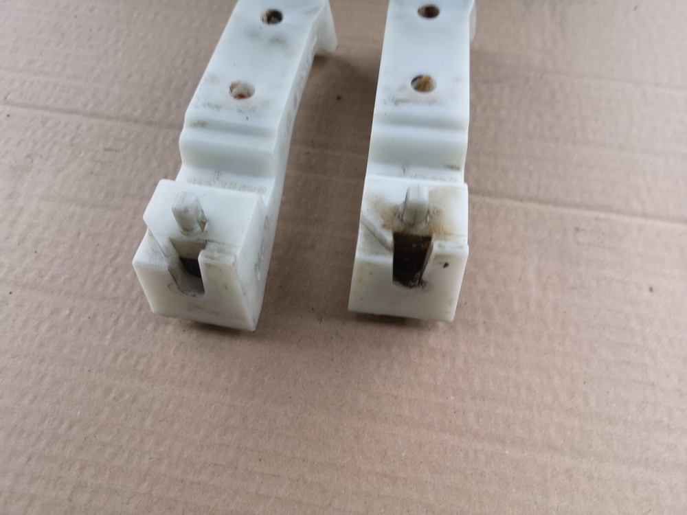 MITSUBISHI OUTLANDER 2010 FRONT LEFT OR RIGHT HEADLIGHT BRACKET MOUNT 6400A348