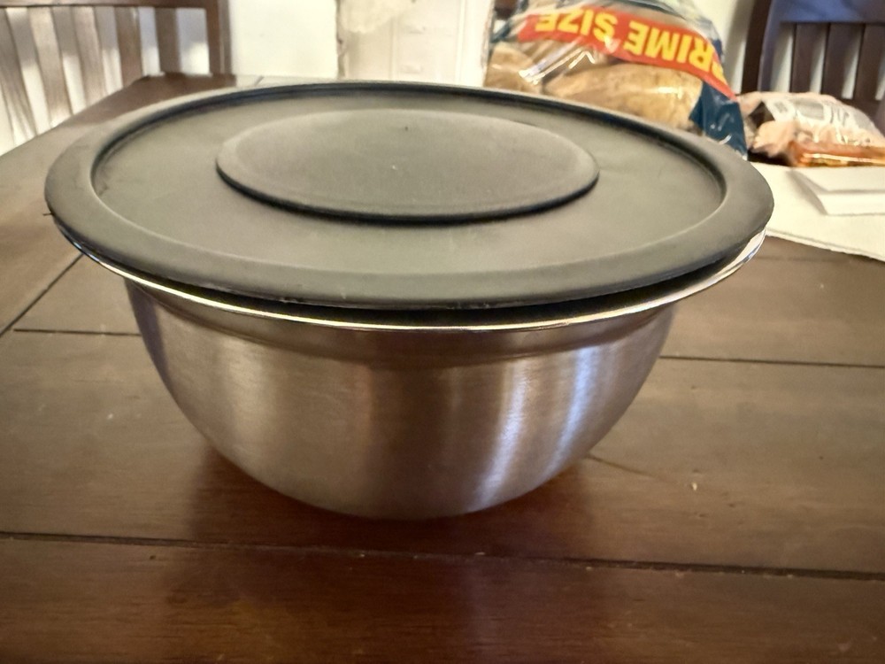 Nesting Mixing Bowl Set With Lids Graters