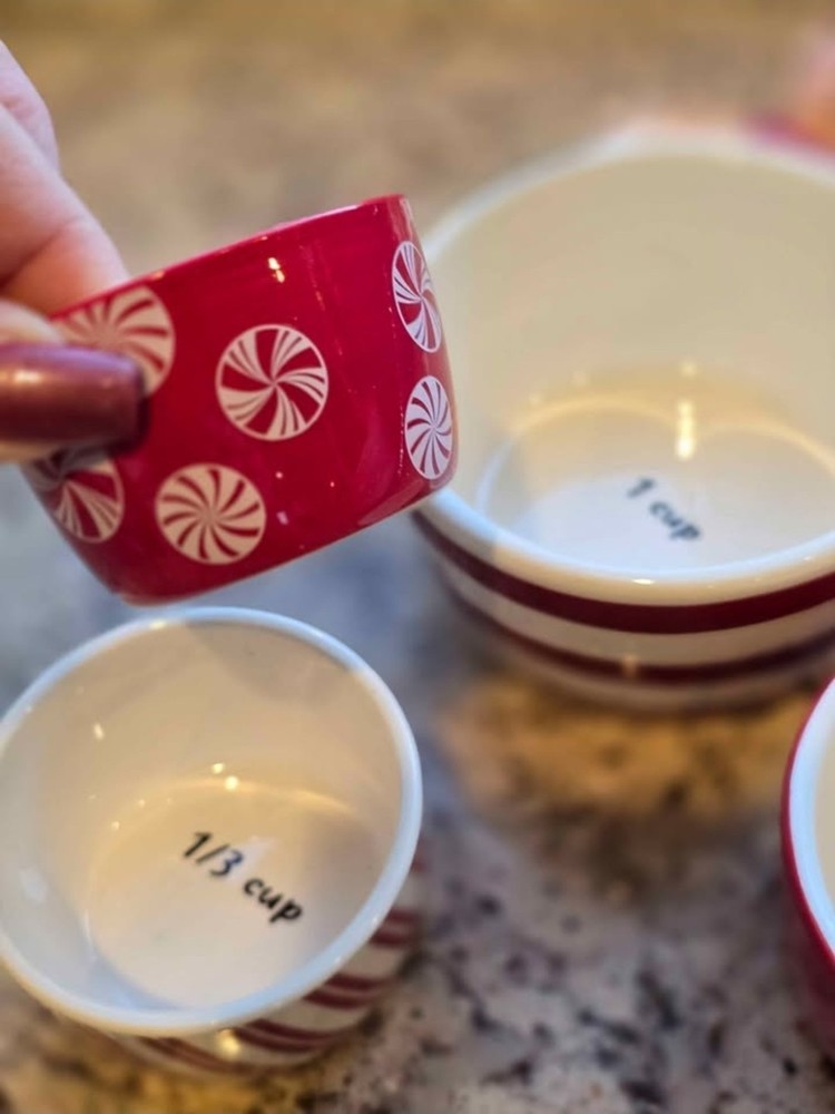 Ceramic Measuring Cup Set Red White Candy Cane Peppermint Striped 4 Nesting Cups