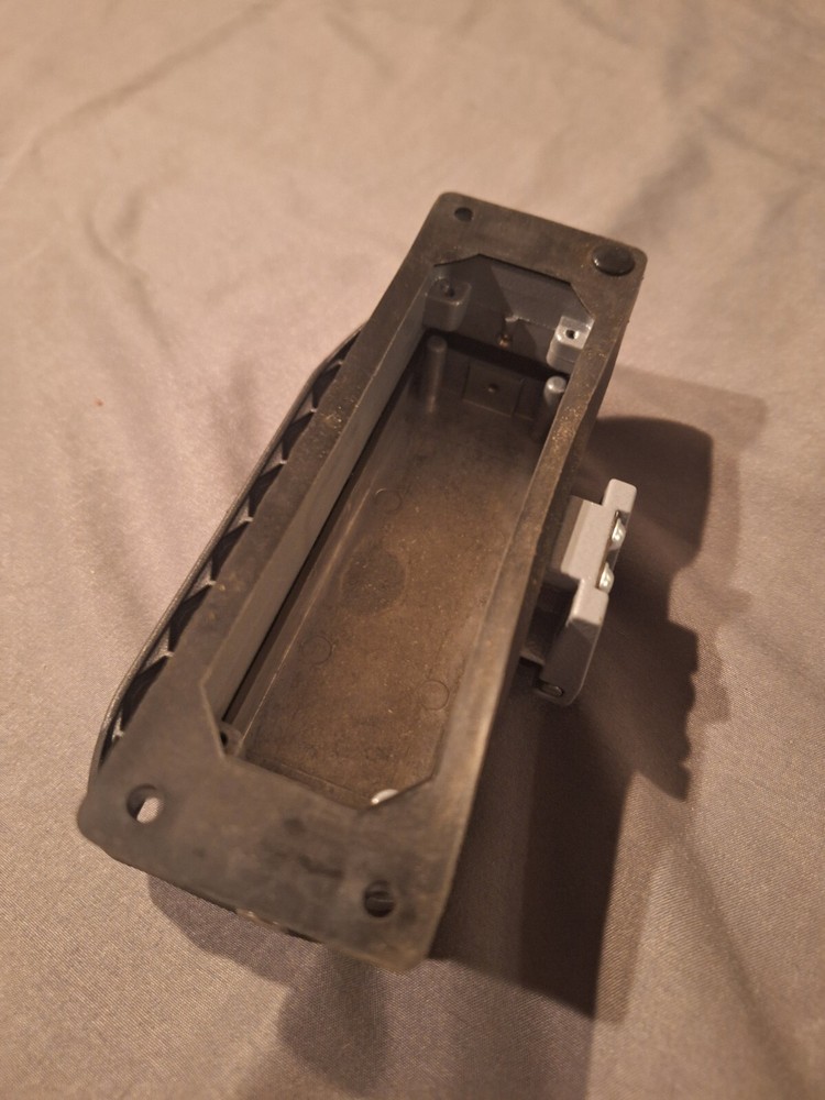 Thomas & Betts PB424 Pos-E-Kon Locking Panel Mount Base