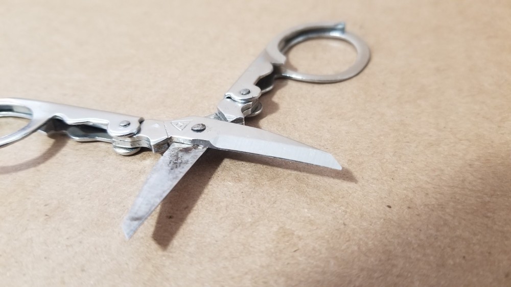 Vintage Collapsible Small Folding Scissors , VGC