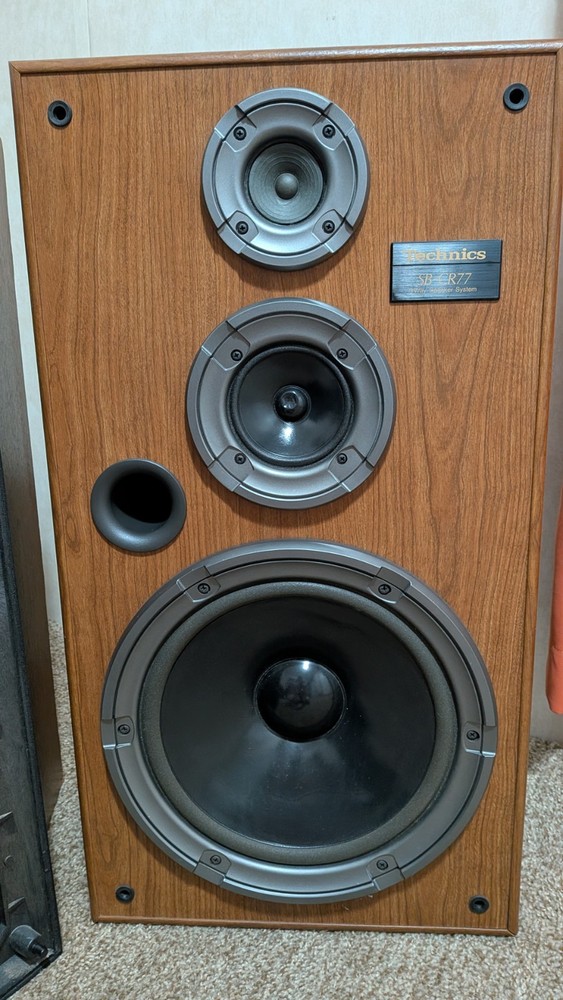 Technics Vintage Speaker Cabinets With Speaker Wire And Amplifier Receiver