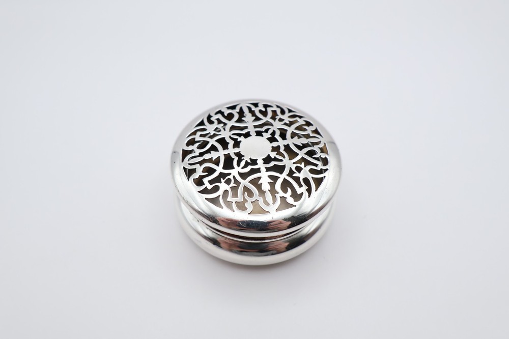 Lovely Antique Solid Silver Potpourri Box Hallmarked London 1908