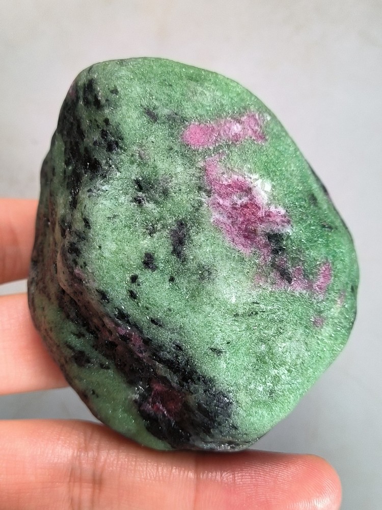 China Natural stone Ruby green handle piece