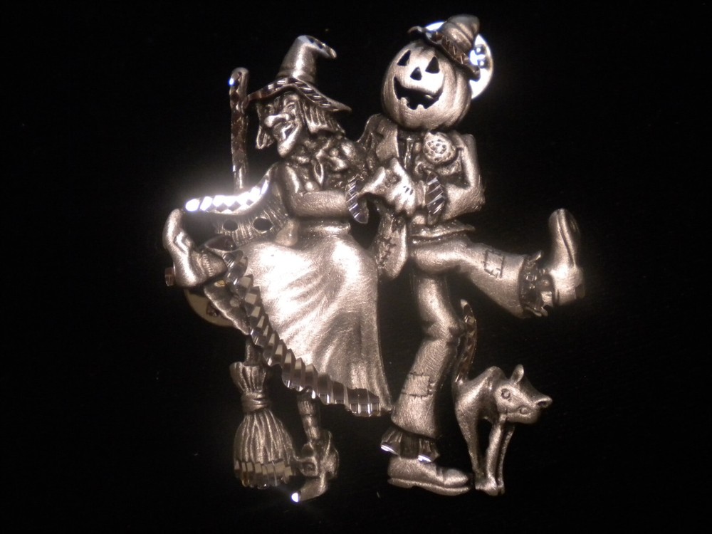 WOW beautiful WITCH DANCING WITH PUMPKIN PIN