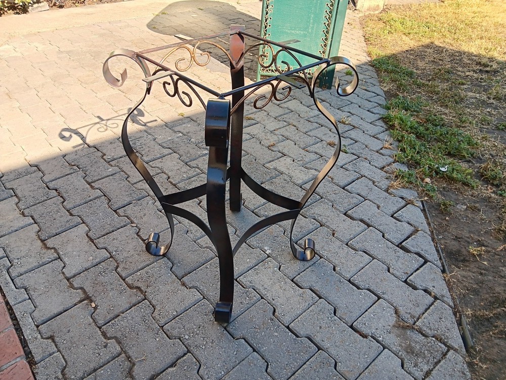 cast iron outdoor table base vintage