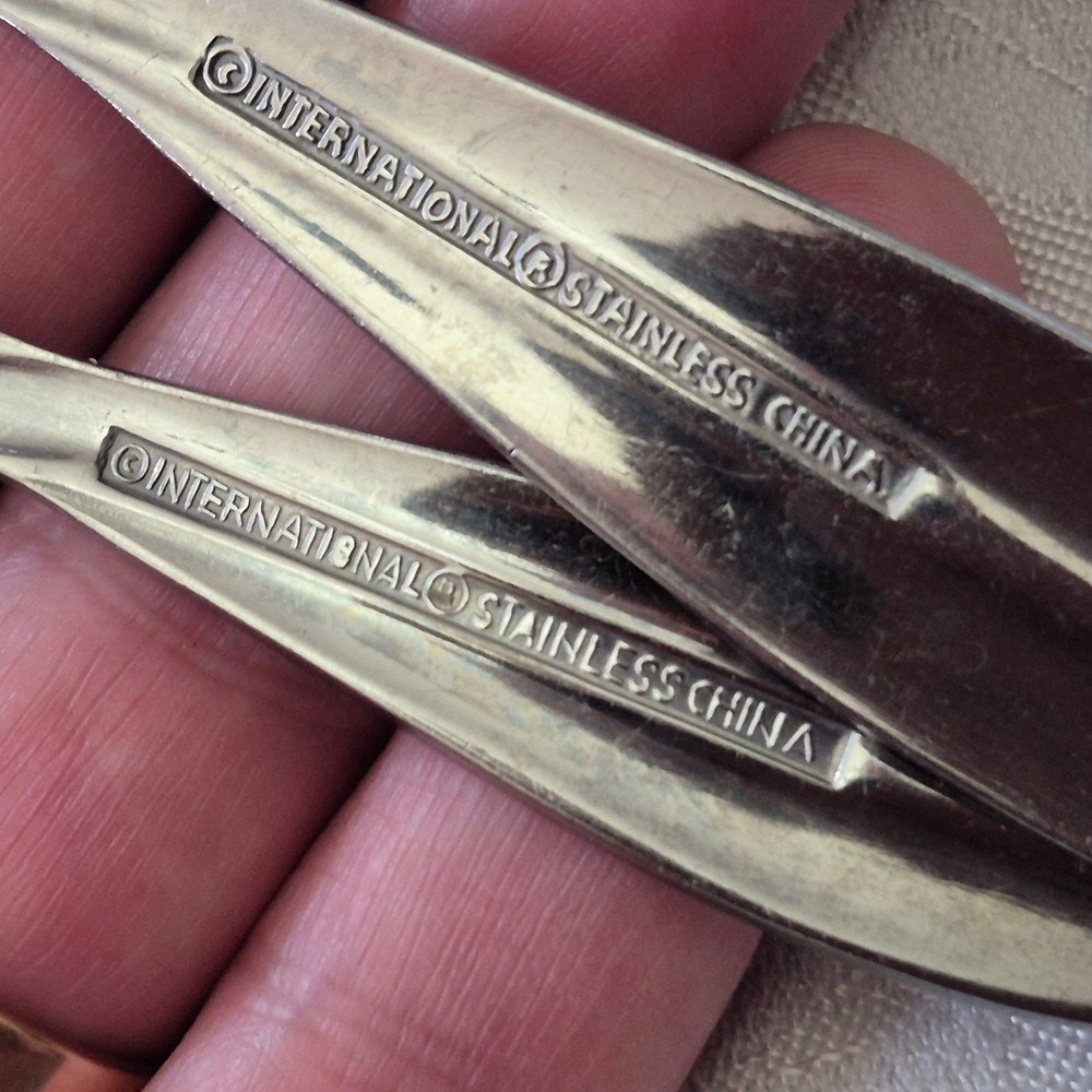 Modern Twist Flatware By International Silver 26 pieces