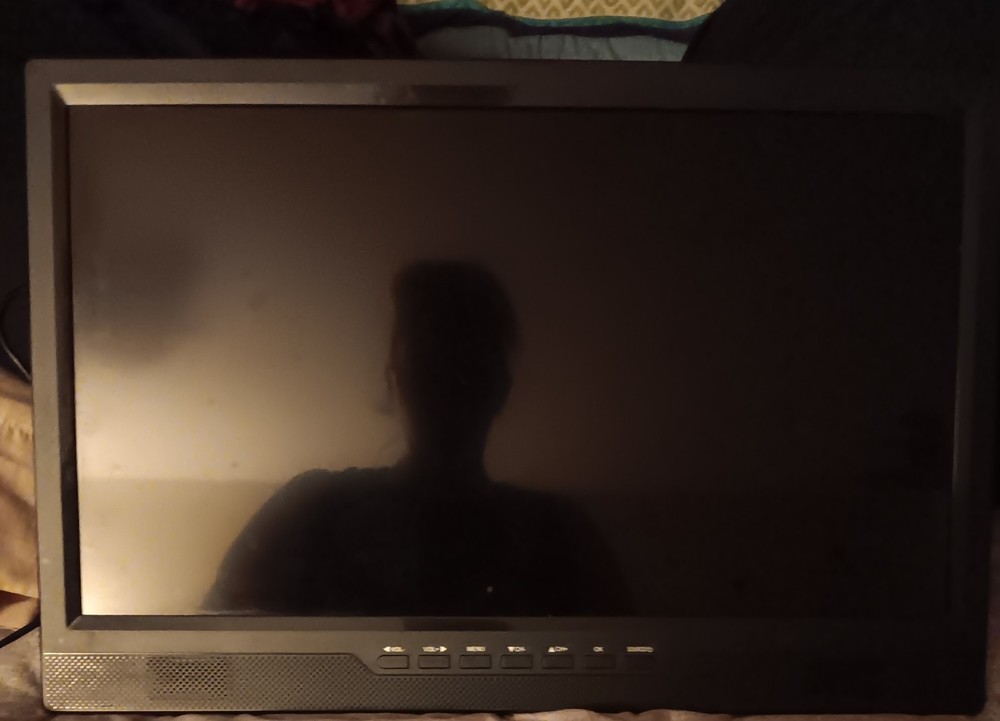 Desobry 19" Portable TV