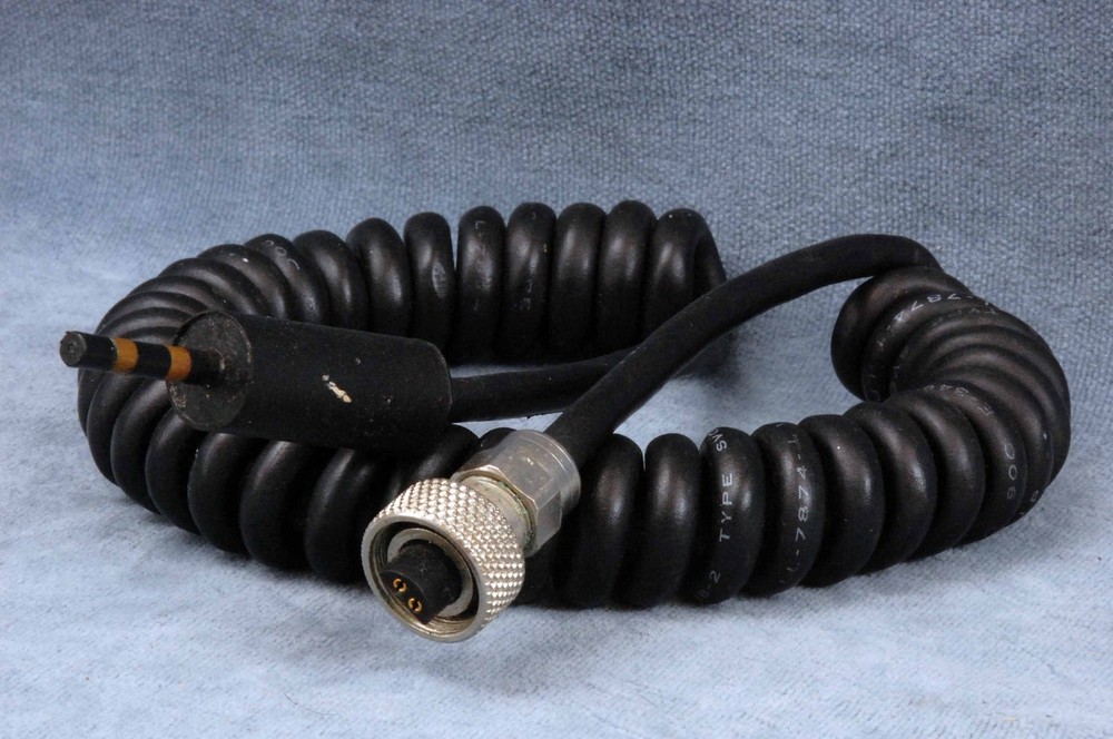 UNDERWATER FLASH/VIDEO LIGHT POWER/SYNC CORD