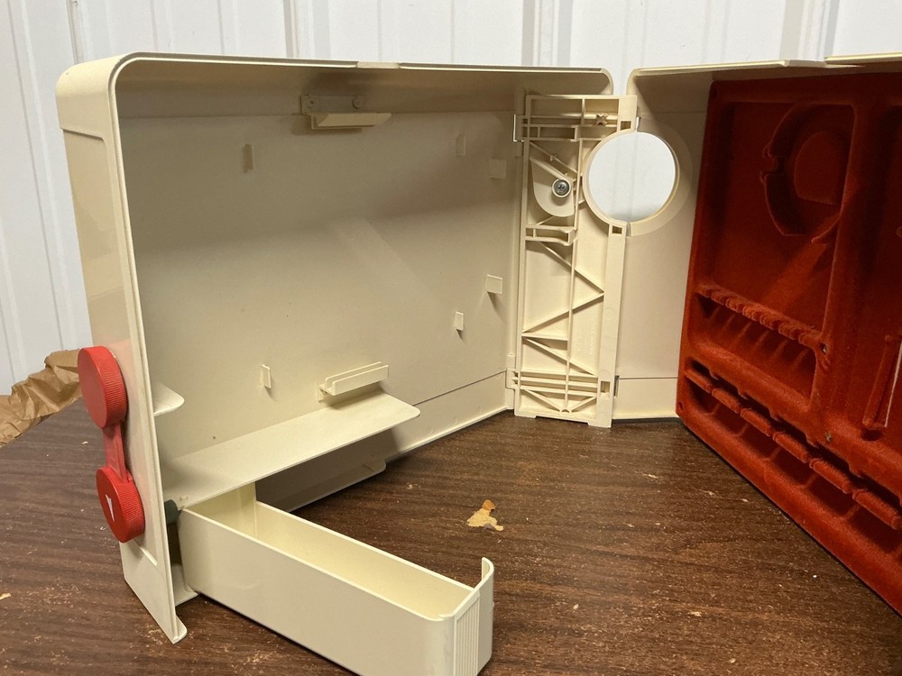 BERNINA NOVA 900 SEWING MACHINE CASE - EXCELLENT