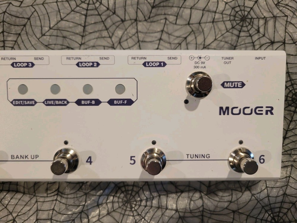 MOOER Guitar Effect Pedal Controller L6 MKII Programmable FX Loop Switcher