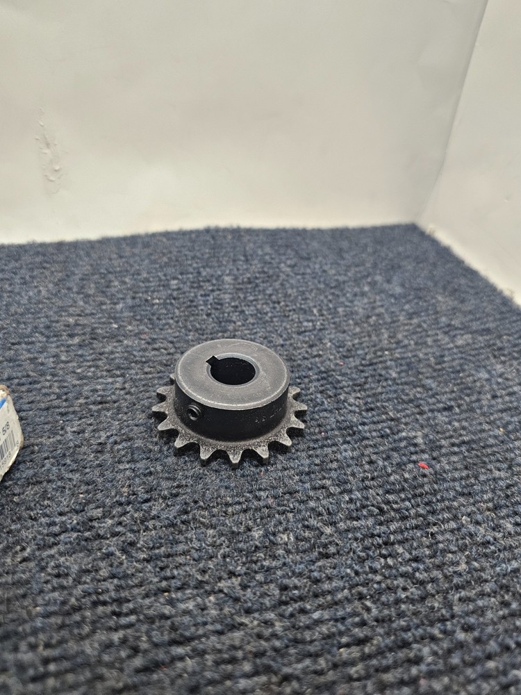 Martin 35BS17HT: Sabertooth Sprocket, 5/8" Bore Diameter, 17-Teeth