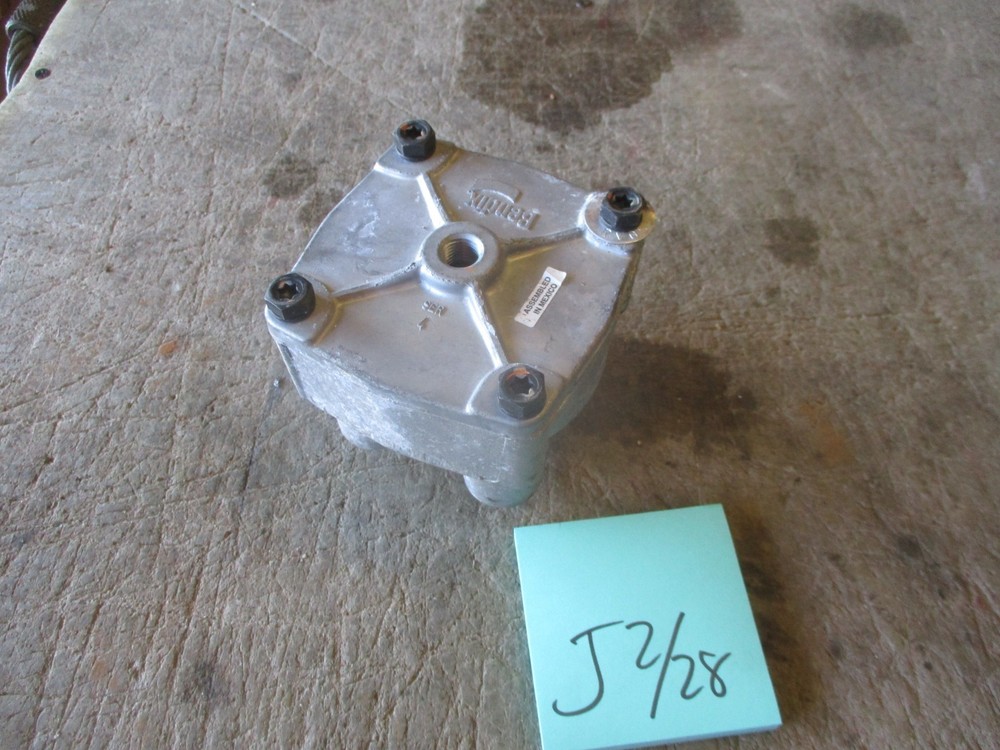 NOS Bendix Air Valve, Lt Corrosion RV055, T-194303-C, Relay Valve