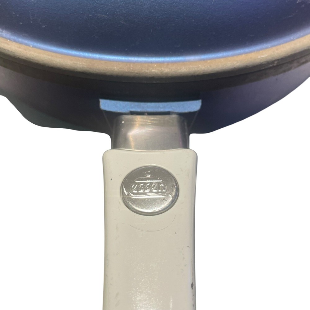 Genuine Essen Sarten 2926/3 Cast iron lined brass handle Blue.