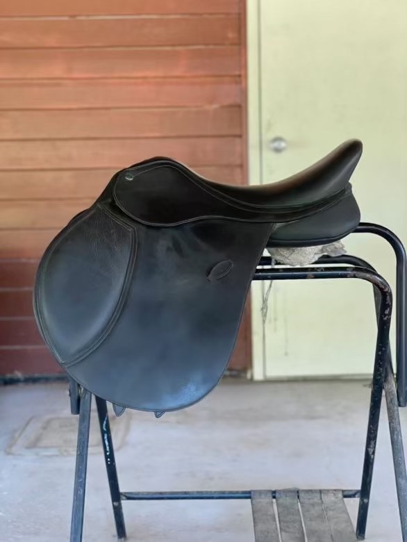 jumping saddle 17 used