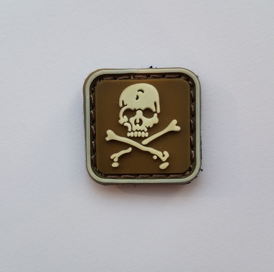 2 PCS MINI DEVIL DEATH SKULL FLAG PVC BADGE HOOK PATCH GLOW IN DARK *02