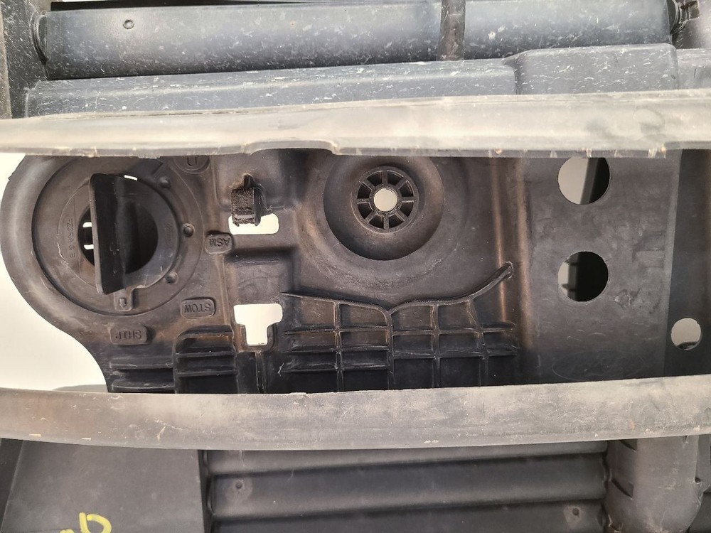 2013 2014 2015 2016 2017 2018 2019 FORD ESCAPE Air Shutter