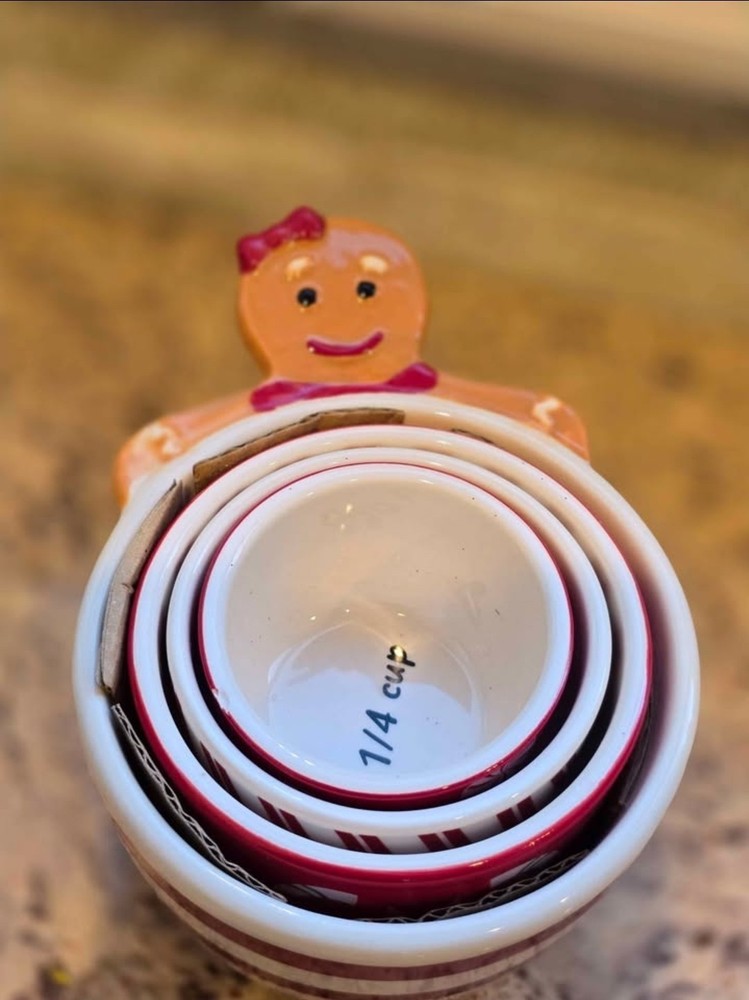Ceramic Measuring Cup Set Red White Candy Cane Peppermint Striped 4 Nesting Cups