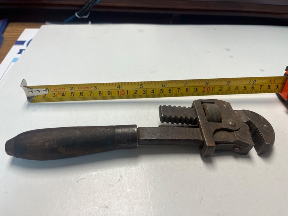 VINTAGE ADJUSTABLE WRENCH/PIPEWRENCH -- ADJW2