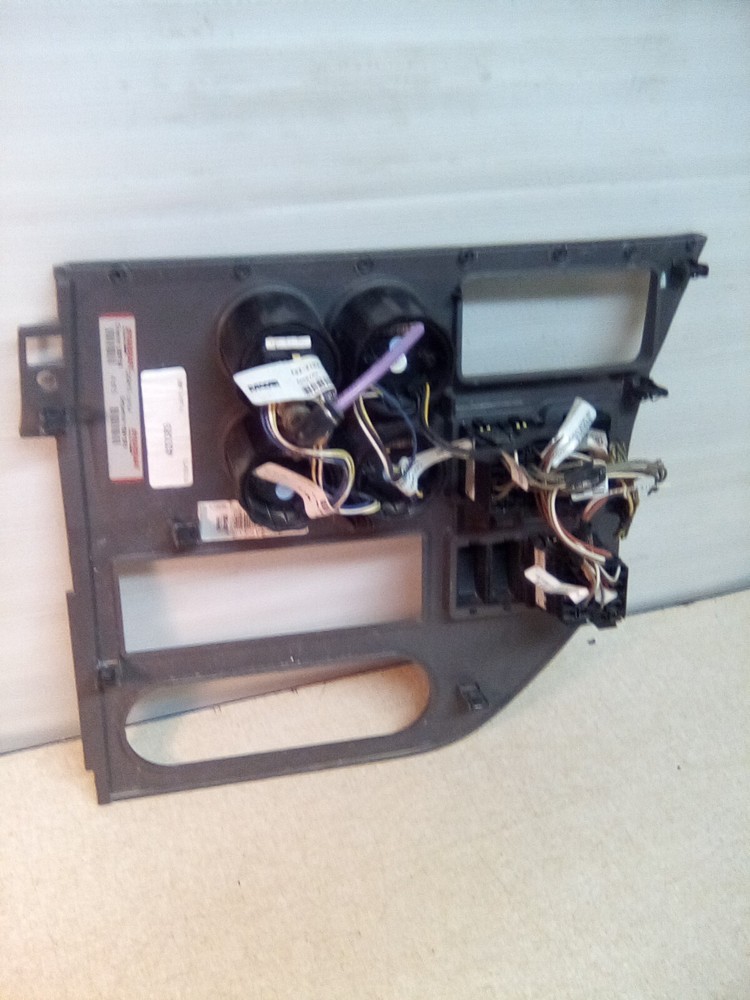 Paccar Peterbilt S64-6148-1681611B4 Gauge And Switch Panel, Dash Panel