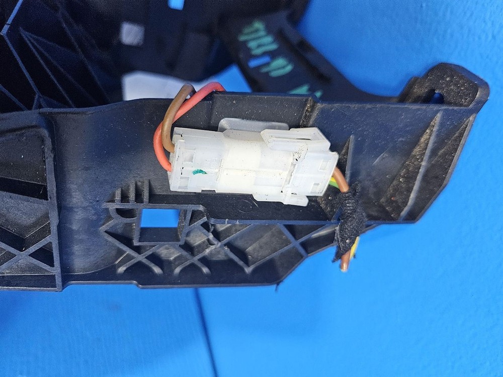2006 BMW 325XI ARM REST