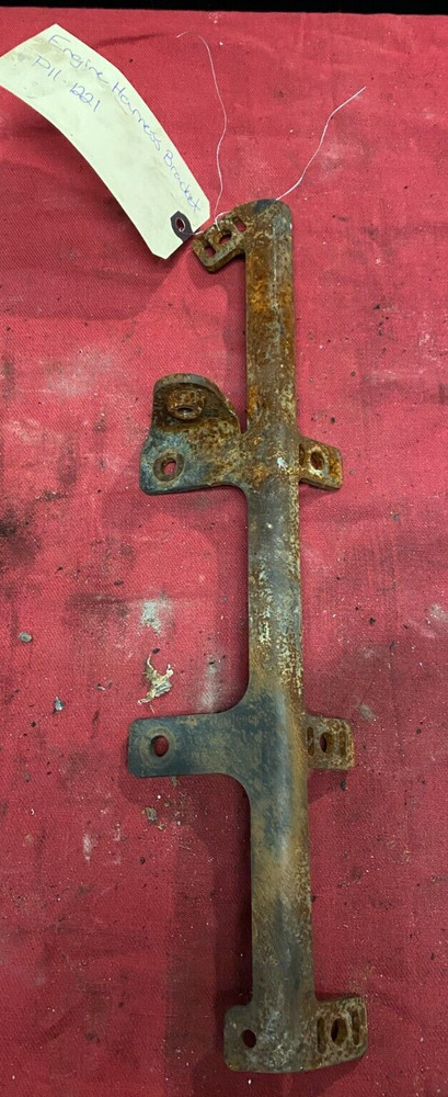 PACCAR MOUNT BRACKET SUPPORT Engine Harness Bracket P11-1221. Paccar