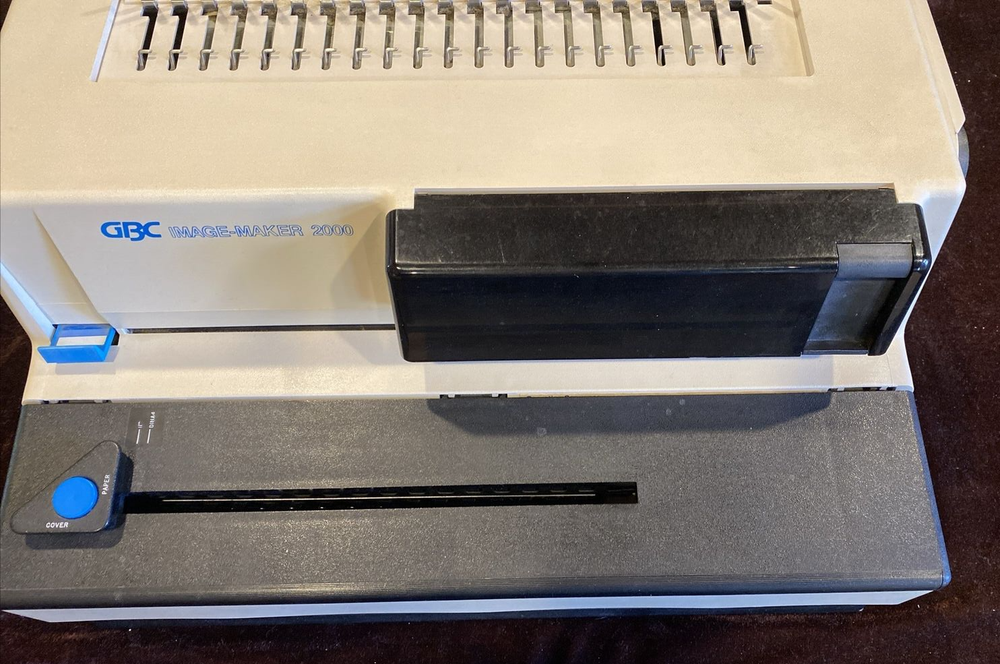 GBC Image-Maker 2000 Comb Binding Machine with 644 Combs + 450 Cover Sheets