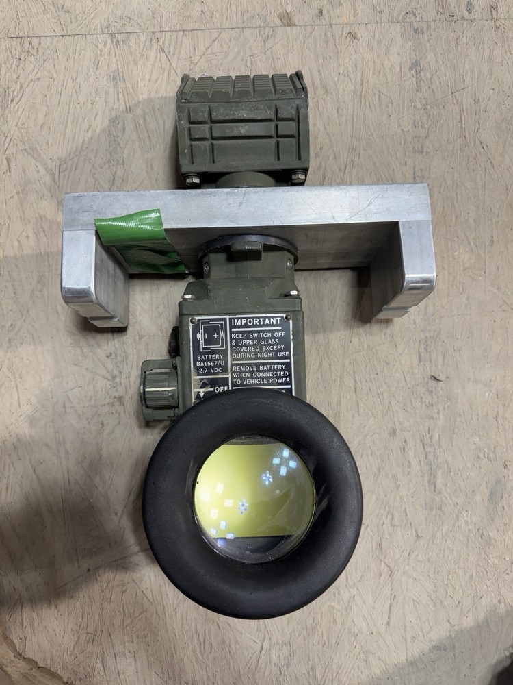 AN/VVS-2 (V)1A VIEWER, DRIVER’S, NIGHT VISION With Periscope Hole Mount-CVRT