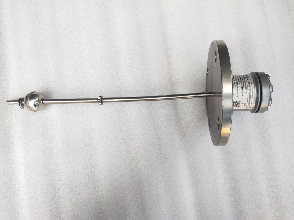 FineTek Type FDHHM3S210400AP+TA Magnetic Float Level Switch
