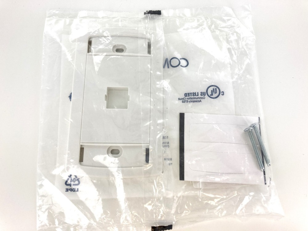 CommScope M10LE-262 Faceplate, 1 Port Flush Mount, White